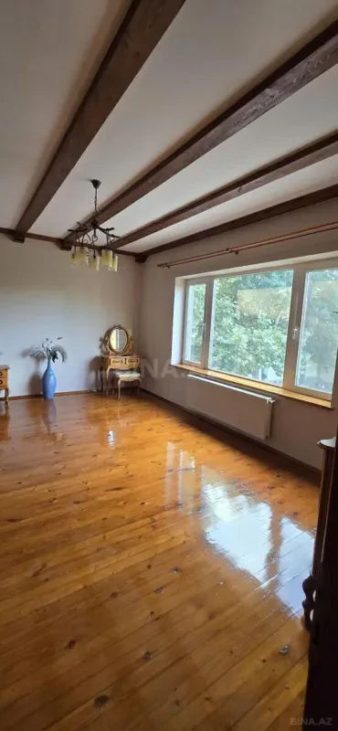 Satılır 6 otaqlı həyət evi 300 m²