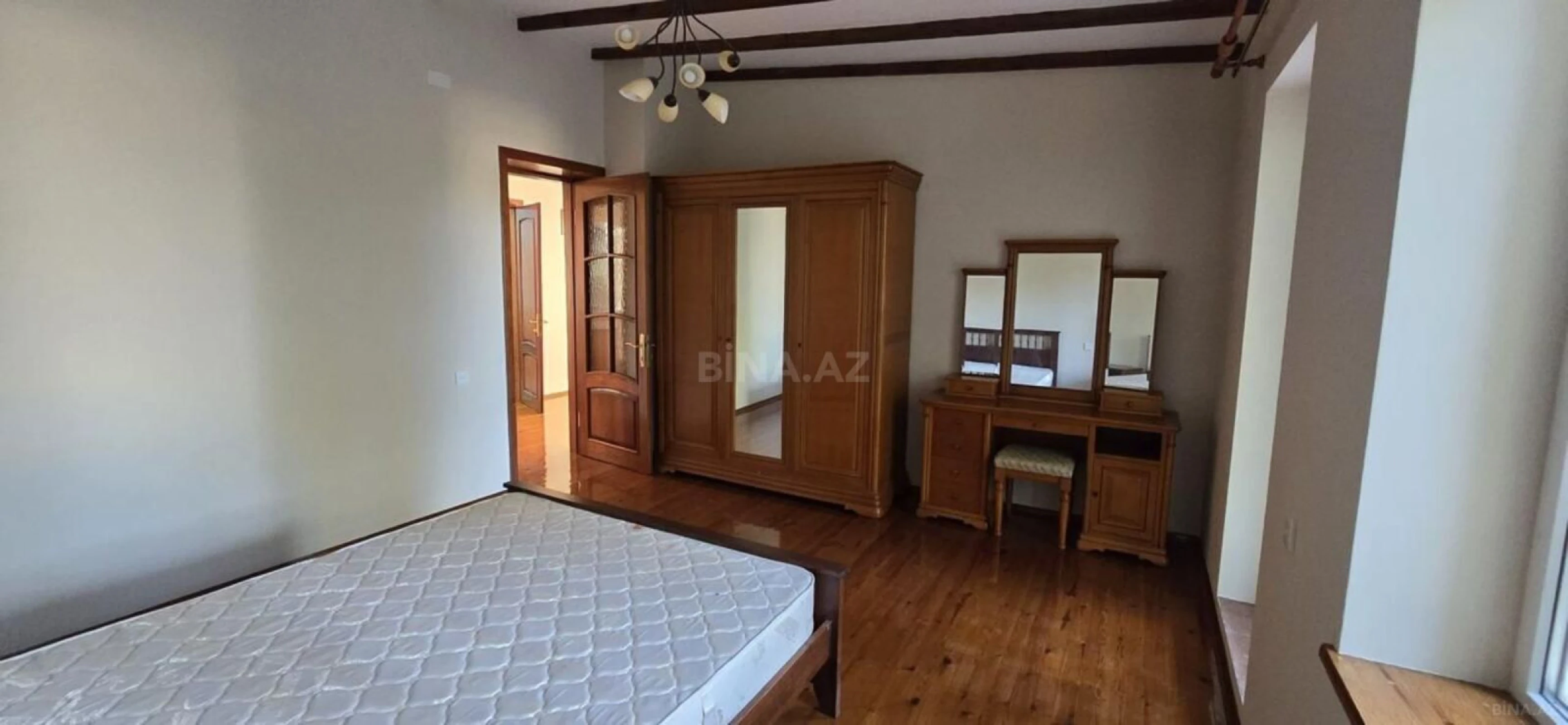 Satılır 6 otaqlı həyət evi 300 m²