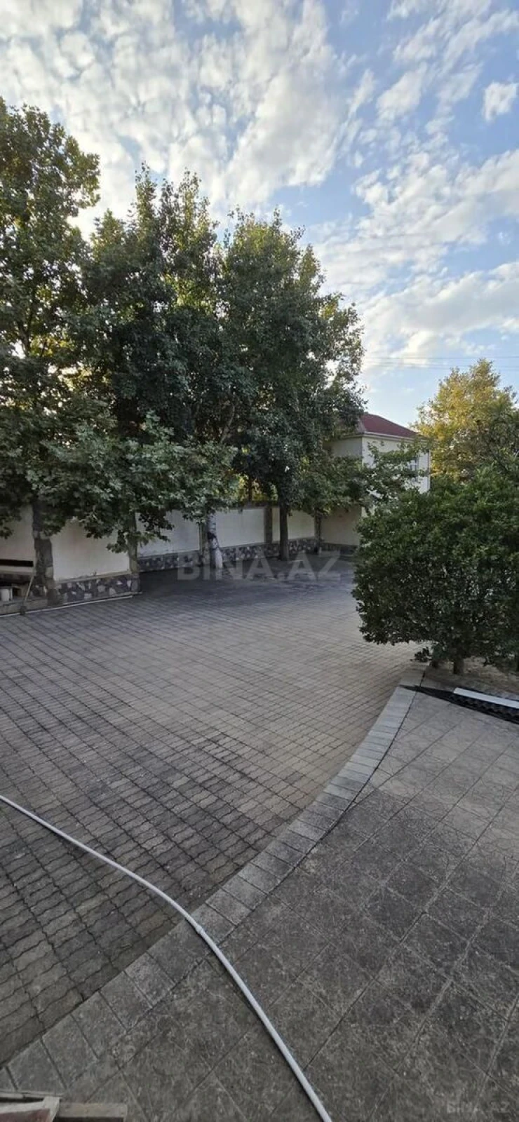 Satılır 6 otaqlı həyət evi 300 m²