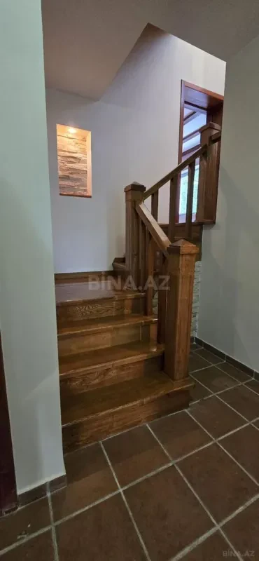 Satılır 6 otaqlı həyət evi 300 m²