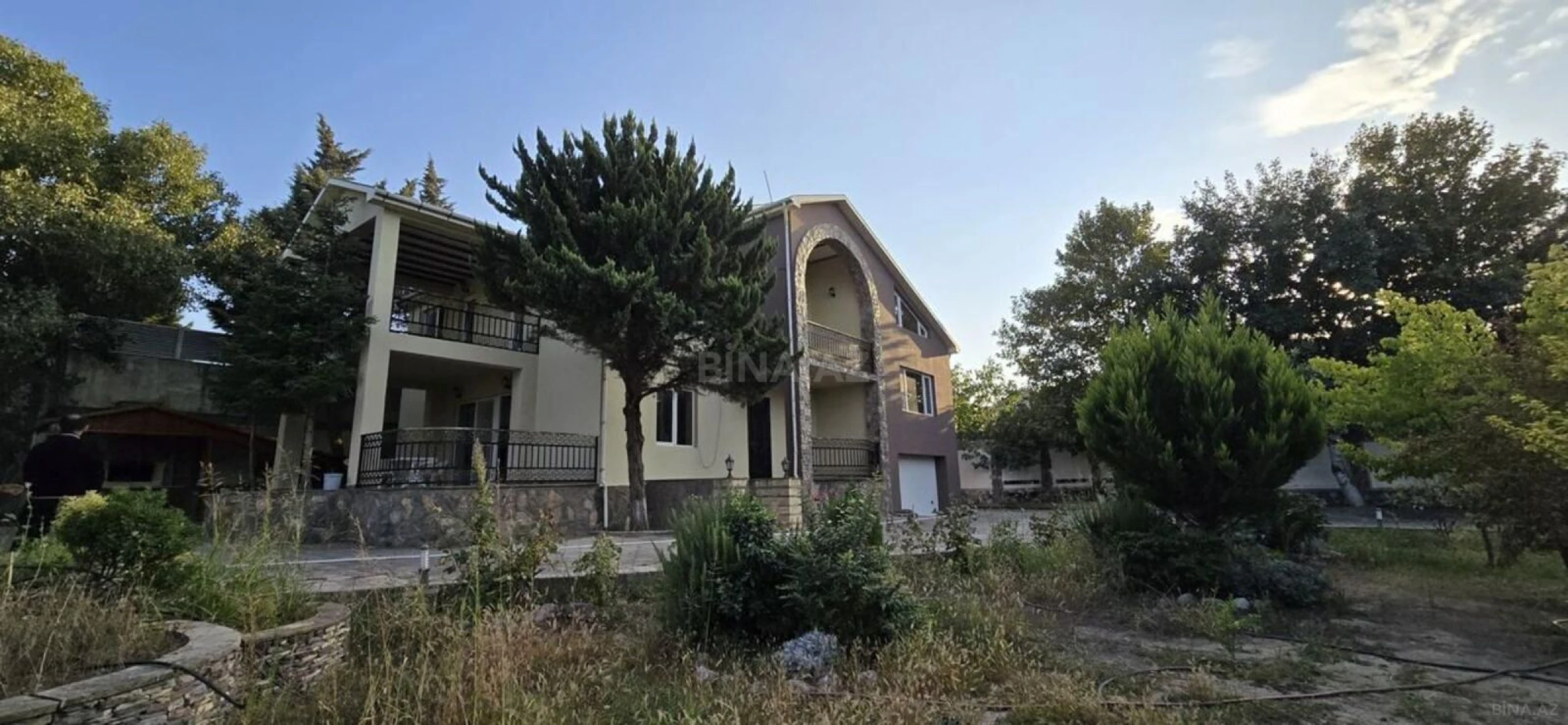 Satılır 6 otaqlı həyət evi 300 m²