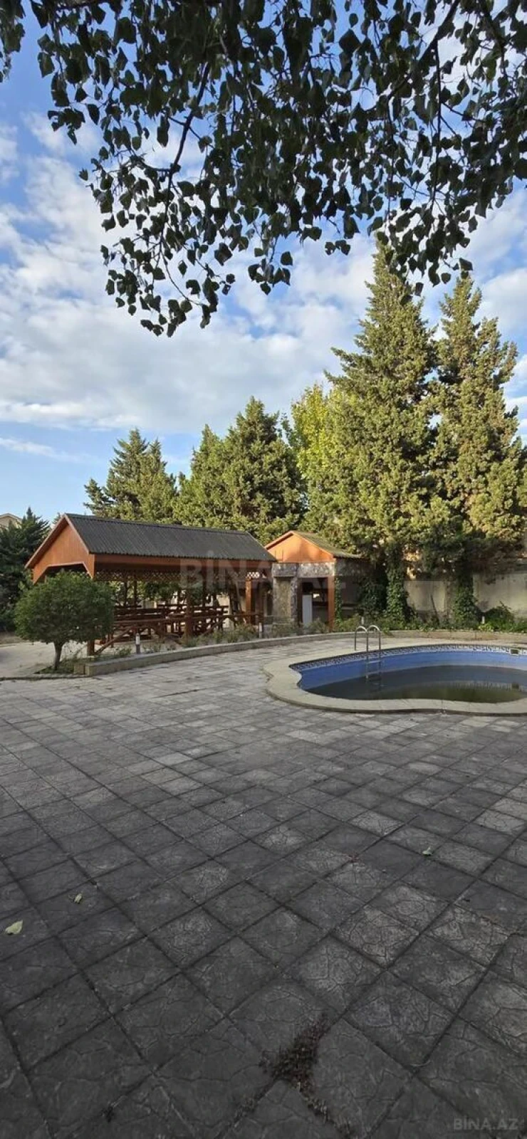Satılır 6 otaqlı həyət evi 300 m²
