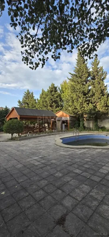 Satılır 6 otaqlı həyət evi 300 m²