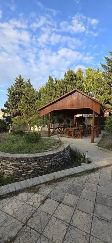 Satılır 6 otaqlı həyət evi 300 m²