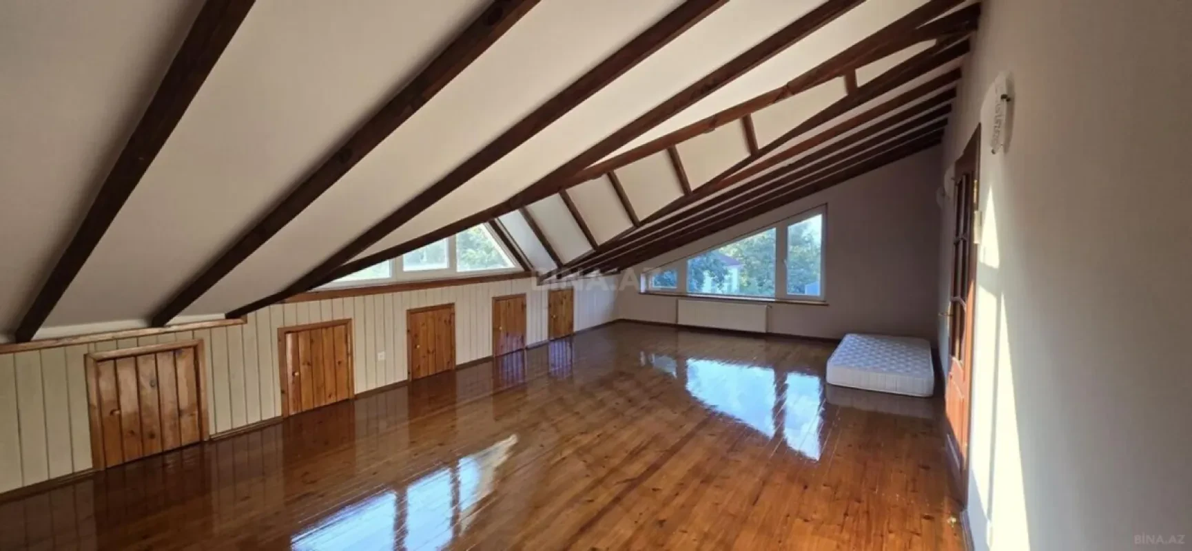 Satılır 6 otaqlı həyət evi 300 m²