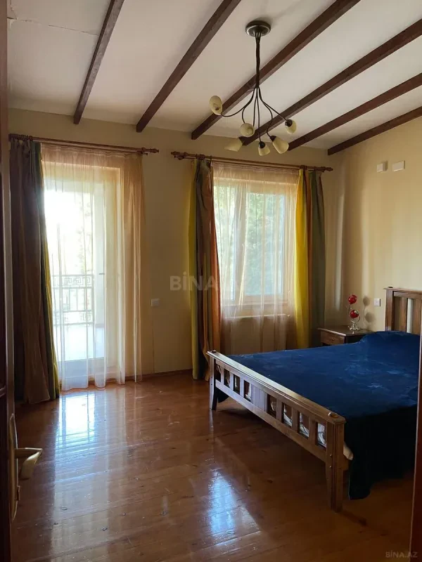 Satılır 6 otaqlı həyət evi 300 m²