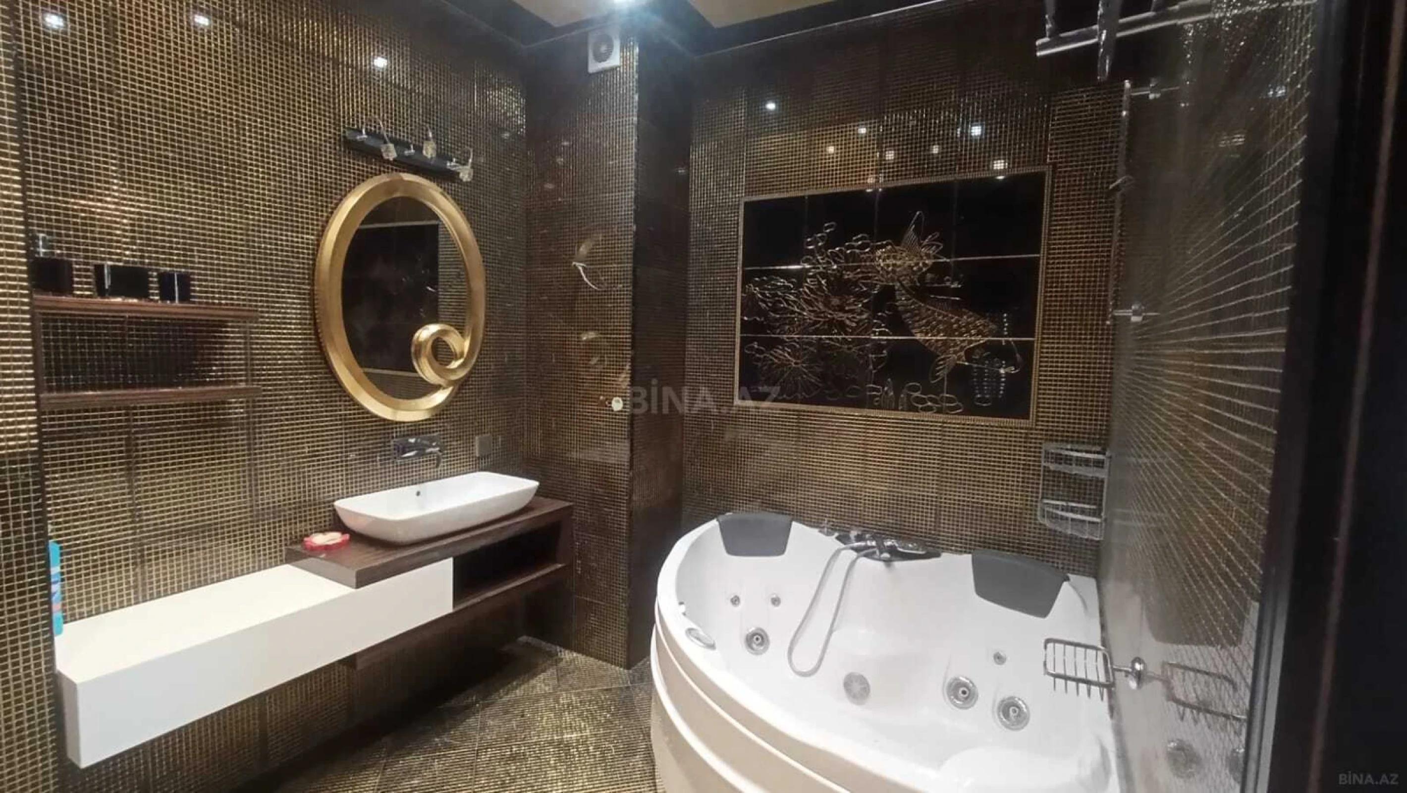 Satılır 4 otaqlı mənzil 180 m²