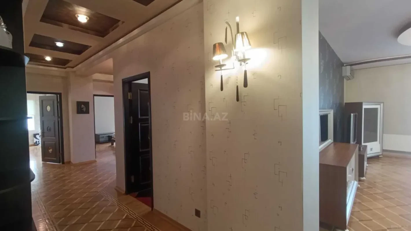 Satılır 4 otaqlı mənzil 180 m²