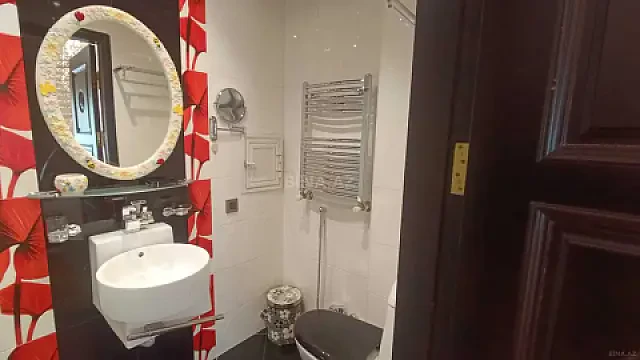 Satılır 4 otaqlı mənzil 180 m²