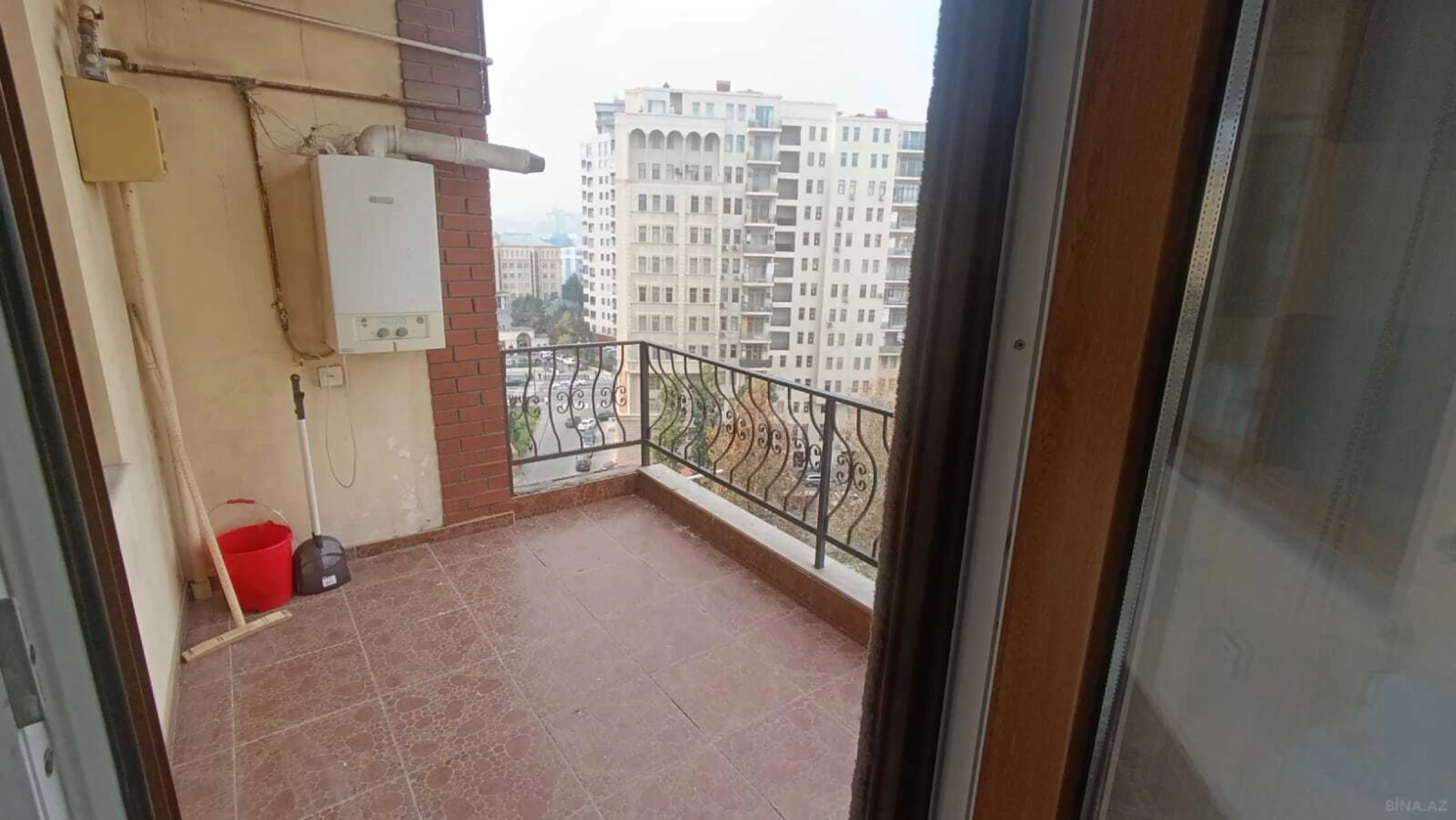 Satılır 4 otaqlı mənzil 180 m²