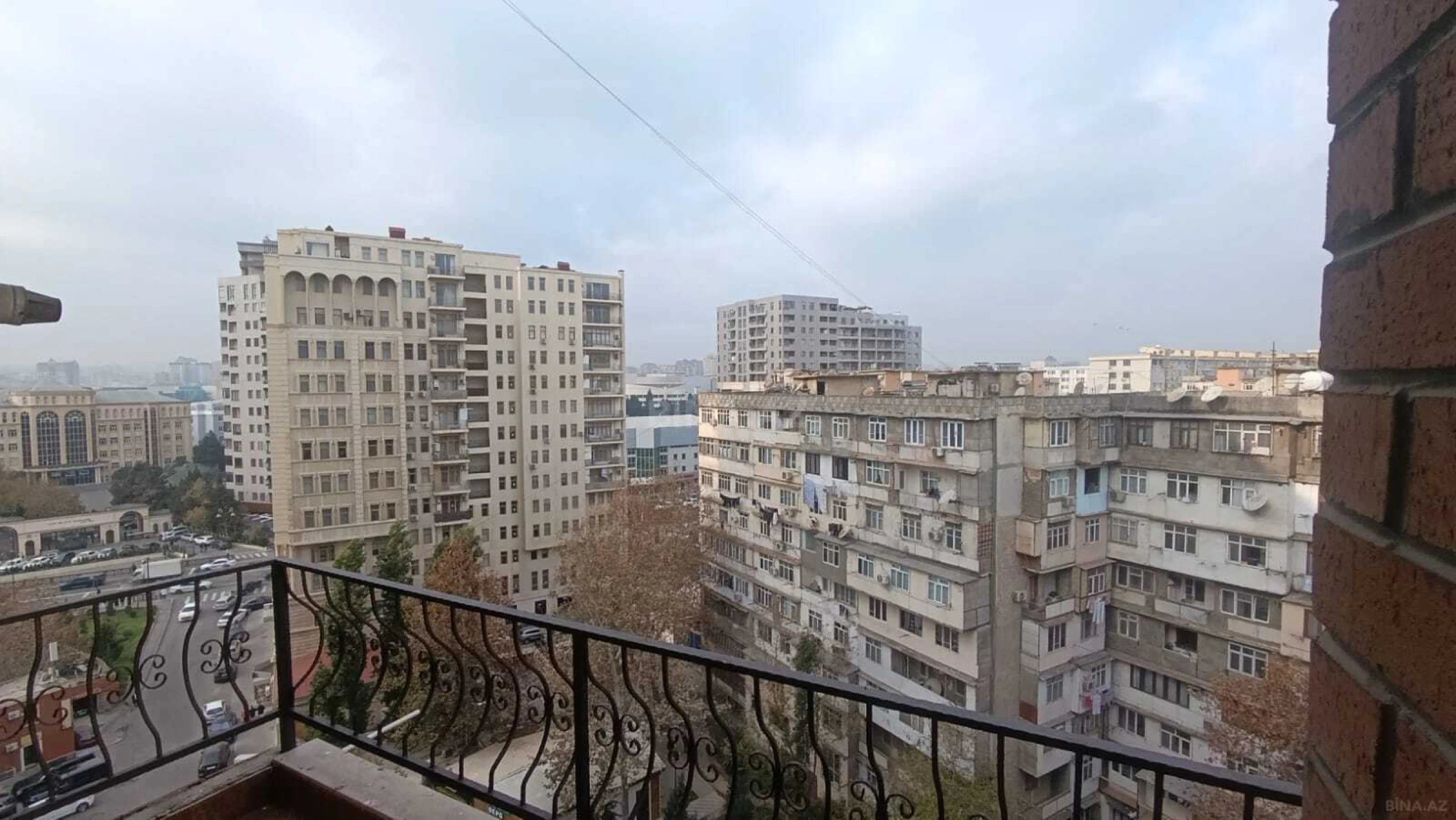 Satılır 4 otaqlı mənzil 180 m²