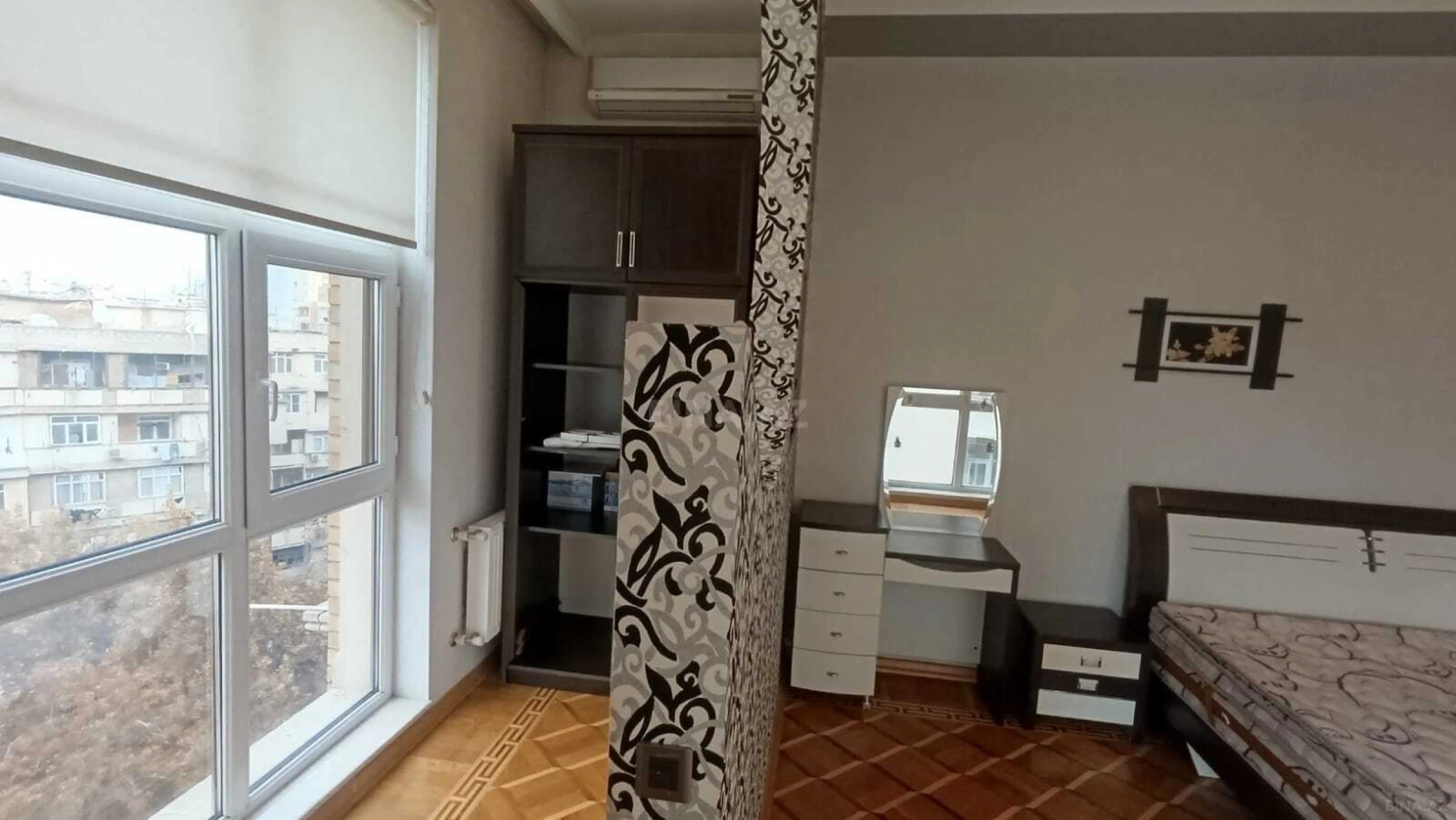 Satılır 4 otaqlı mənzil 180 m²