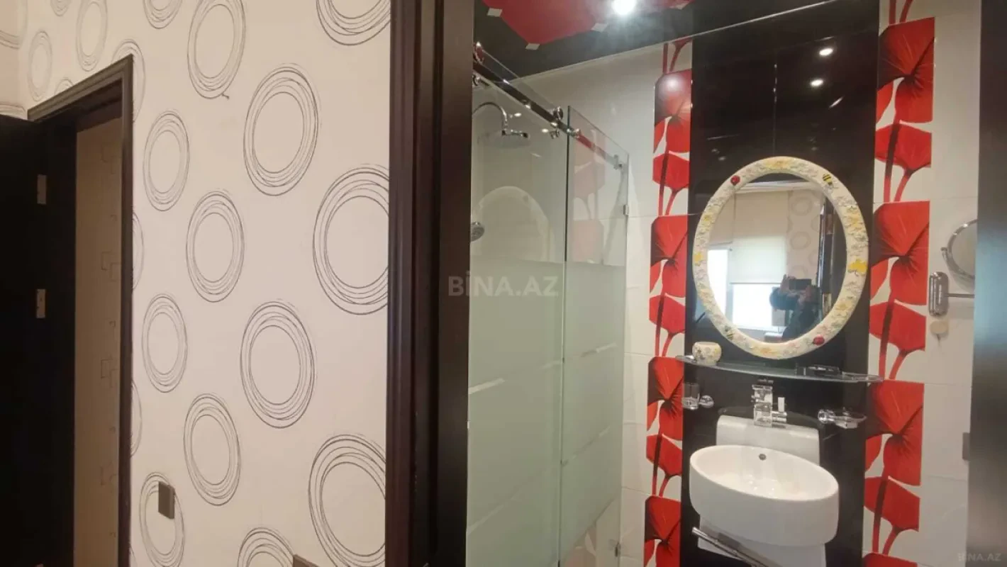 Satılır 4 otaqlı mənzil 180 m²