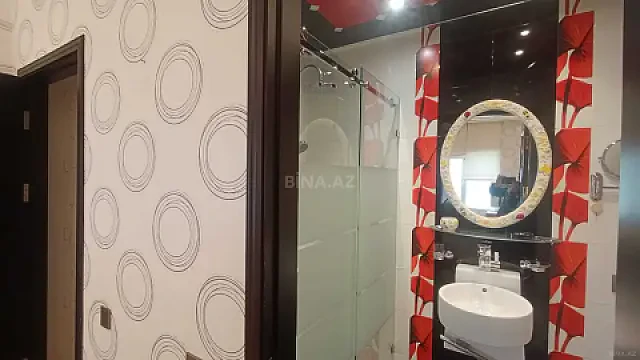 Satılır 4 otaqlı mənzil 180 m²