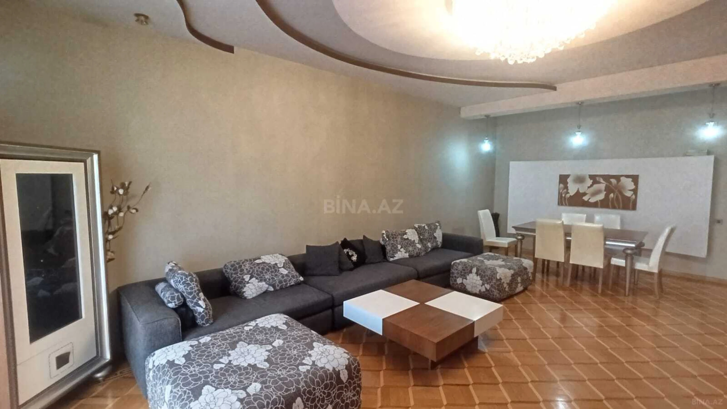 Satılır 4 otaqlı mənzil 180 m²