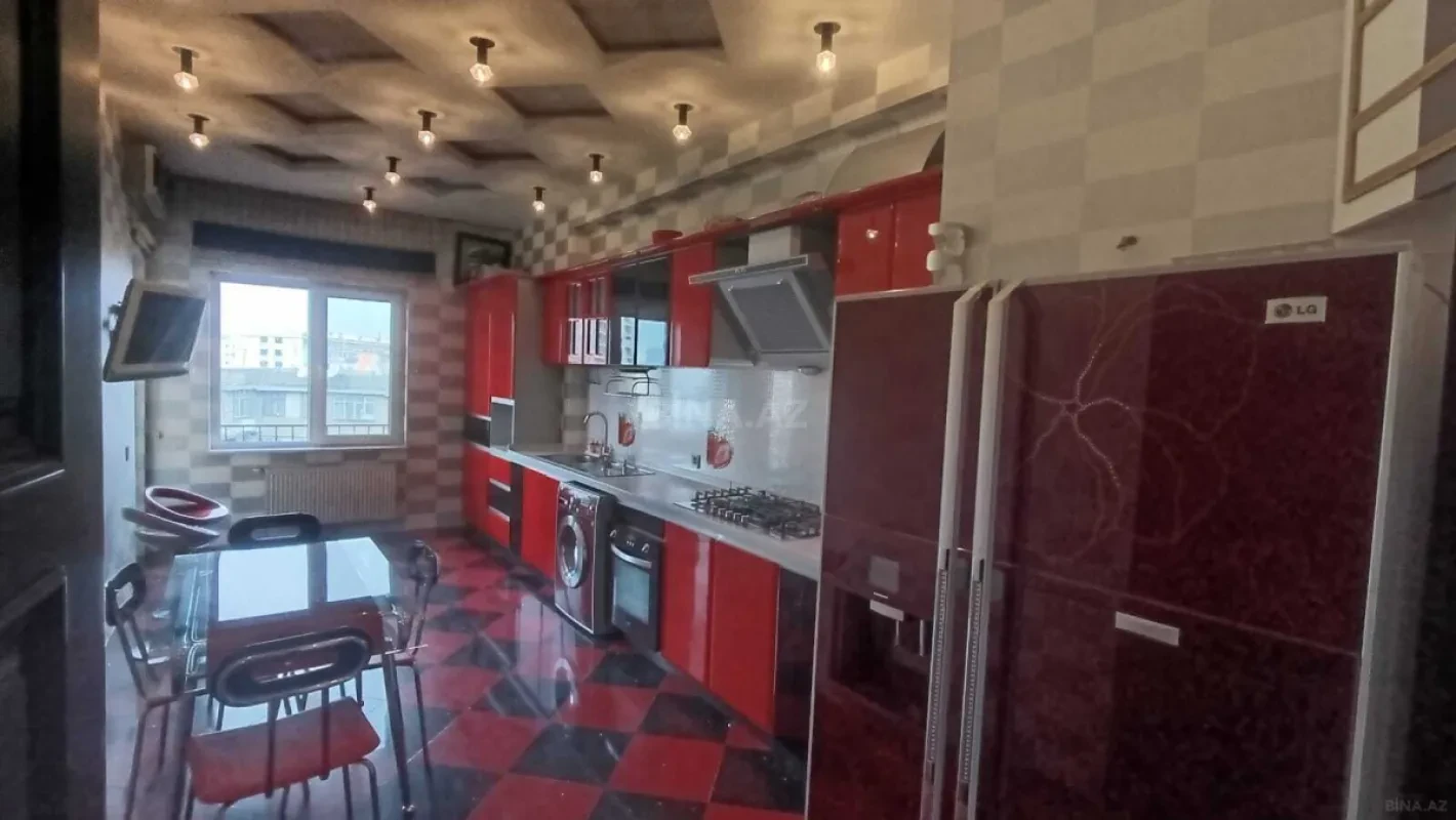 Satılır 4 otaqlı mənzil 180 m²