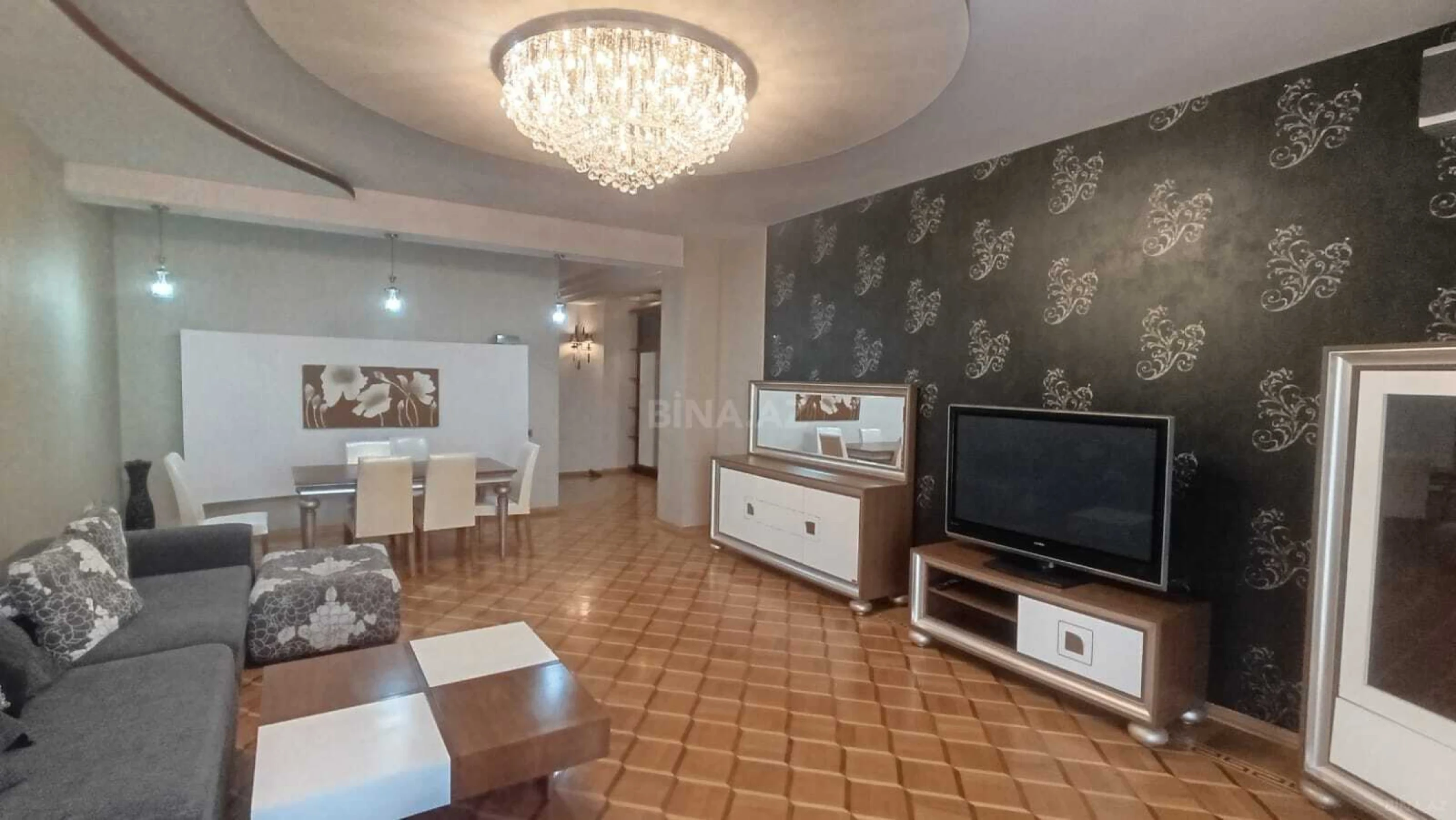 Satılır 4 otaqlı mənzil 180 m²