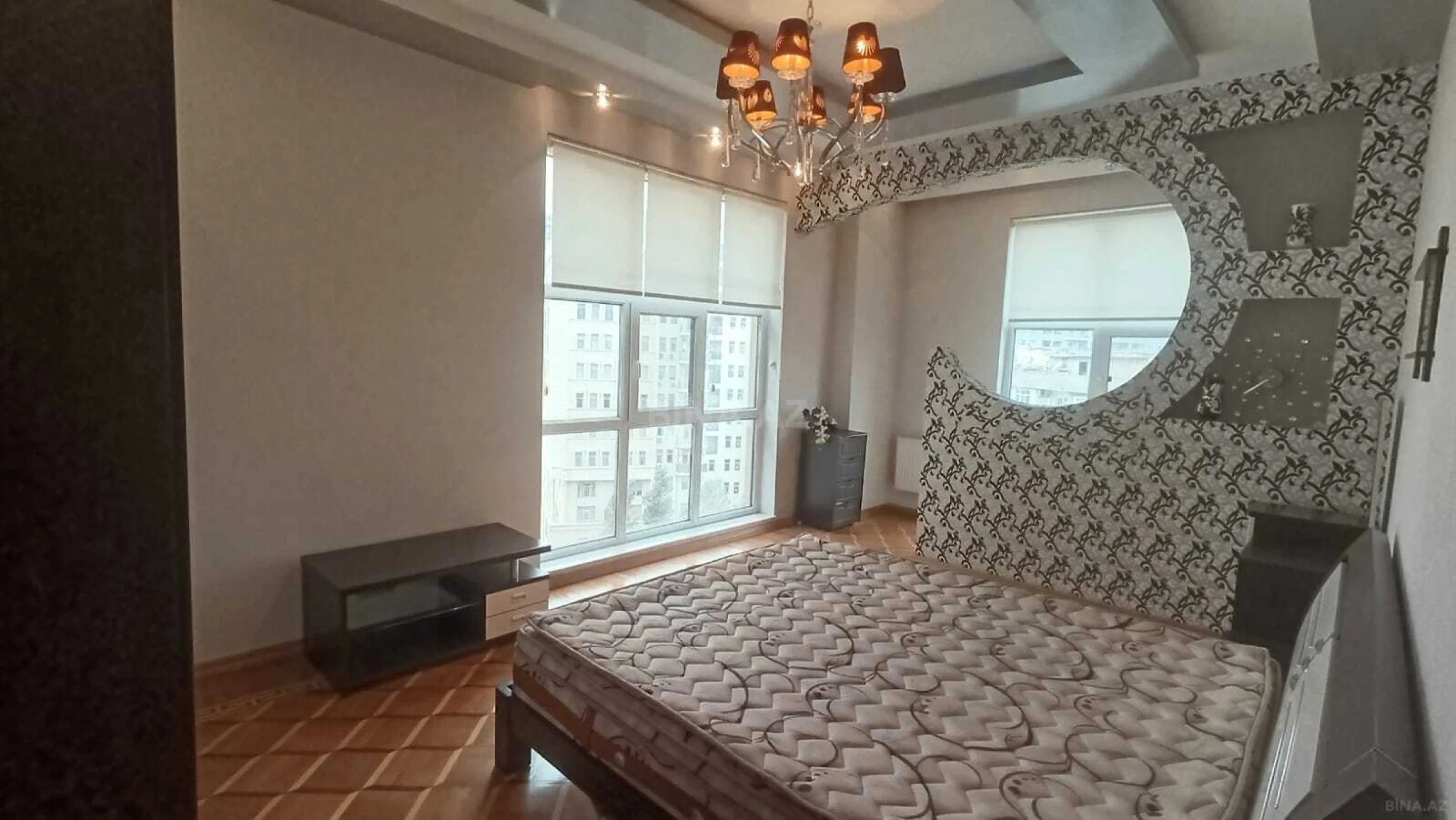 Satılır 4 otaqlı mənzil 180 m²