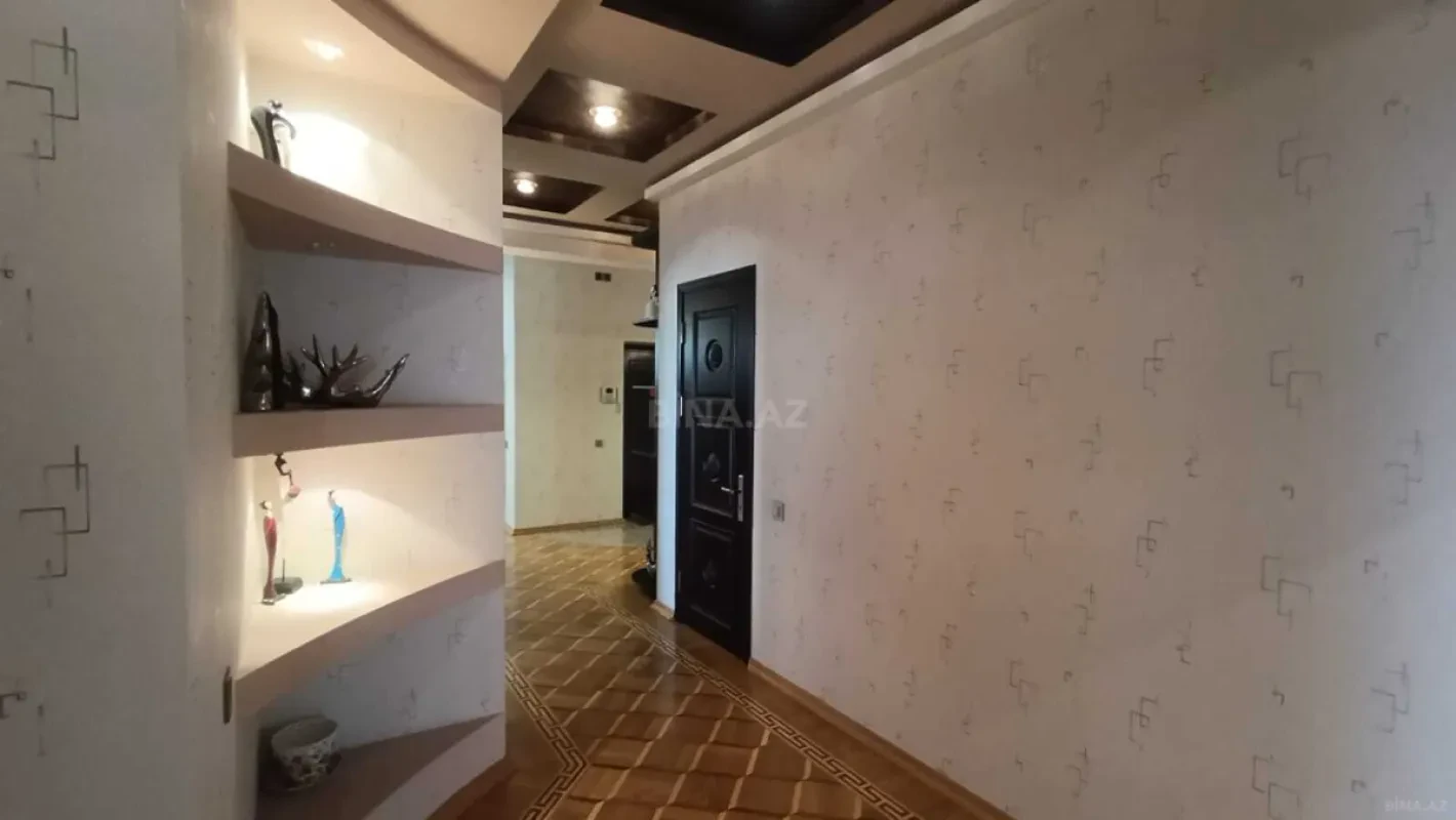 Satılır 4 otaqlı mənzil 180 m²