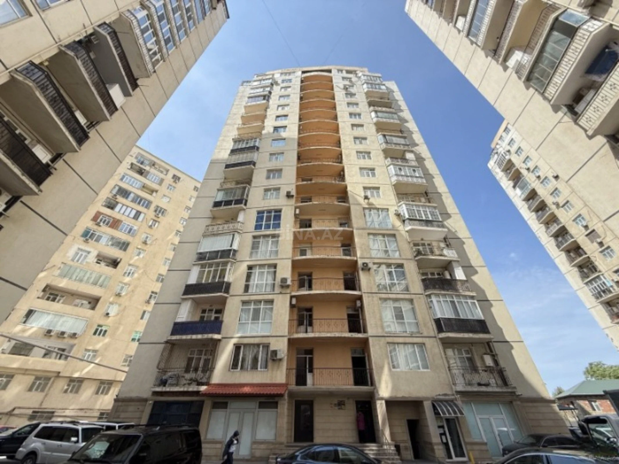 Satılır 2 otaqlı mənzil 92 m²
