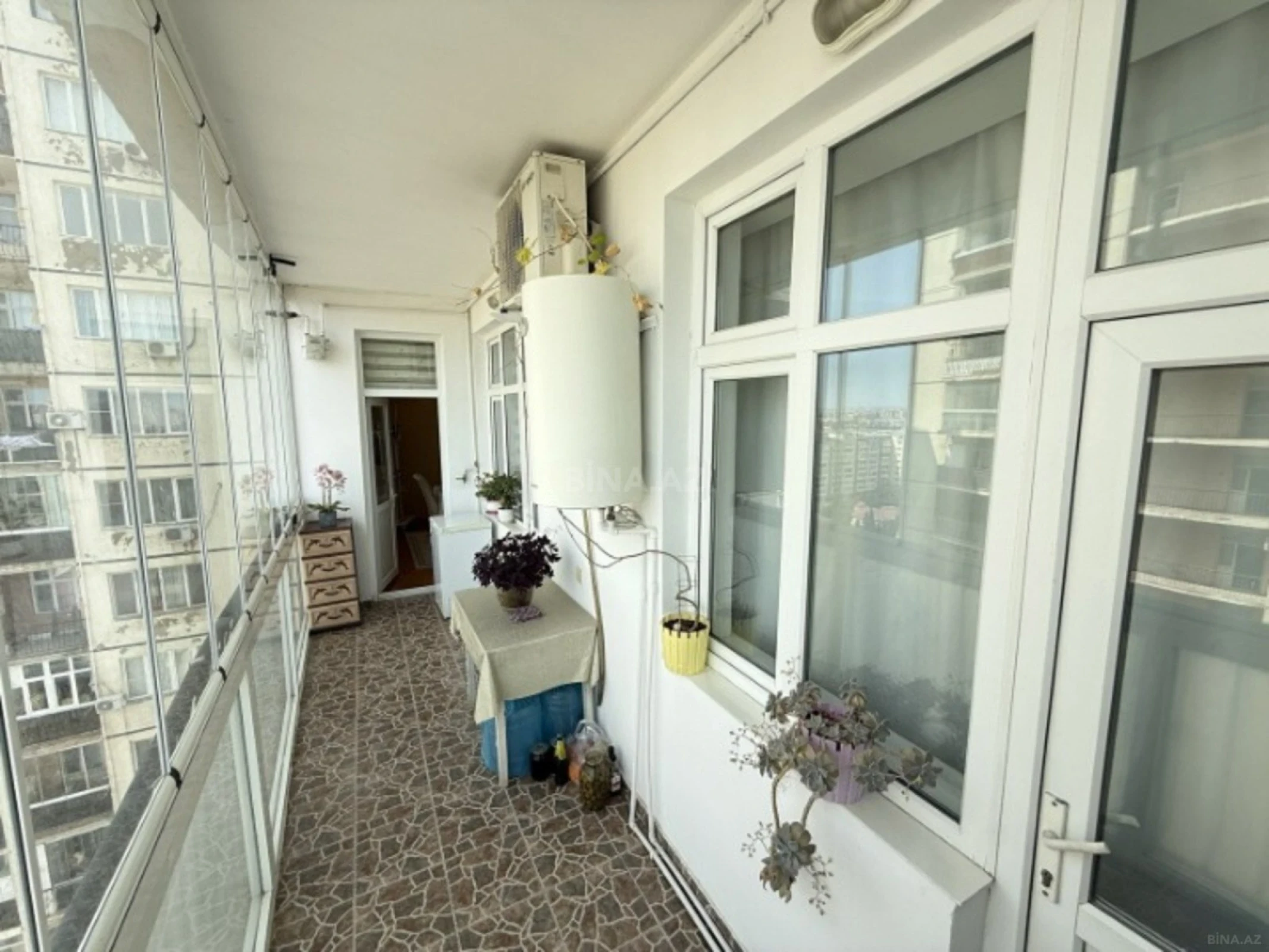 Satılır 2 otaqlı mənzil 92 m²