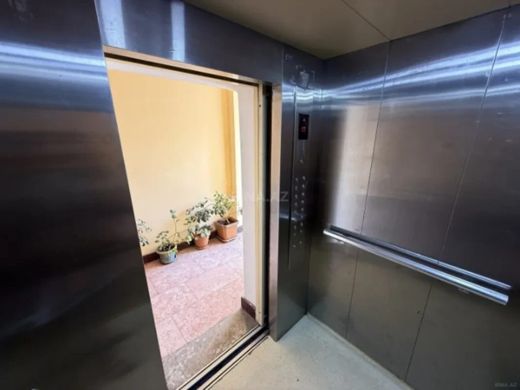 Satılır 2 otaqlı mənzil 92 m²