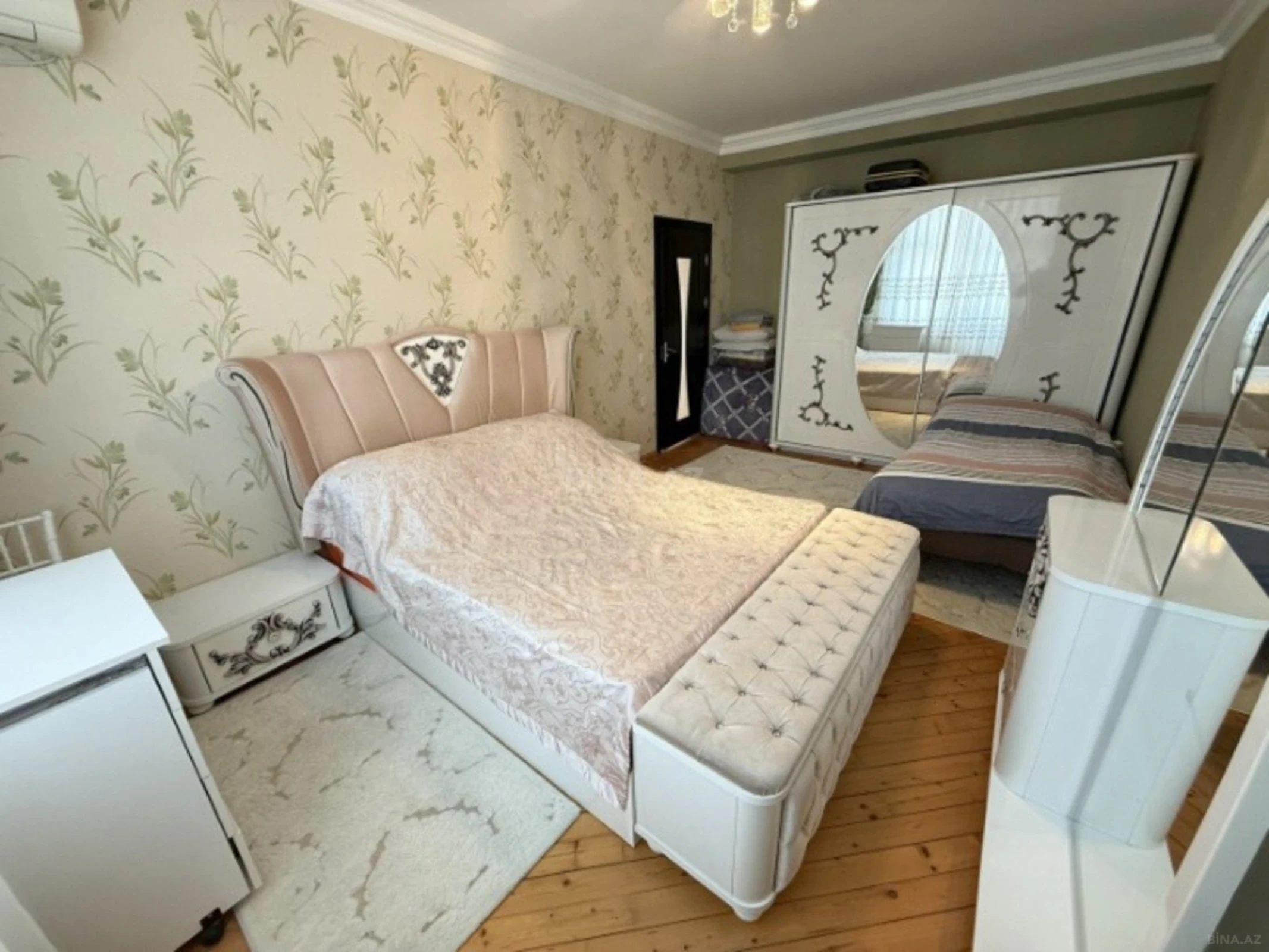 Satılır 2 otaqlı mənzil 92 m²