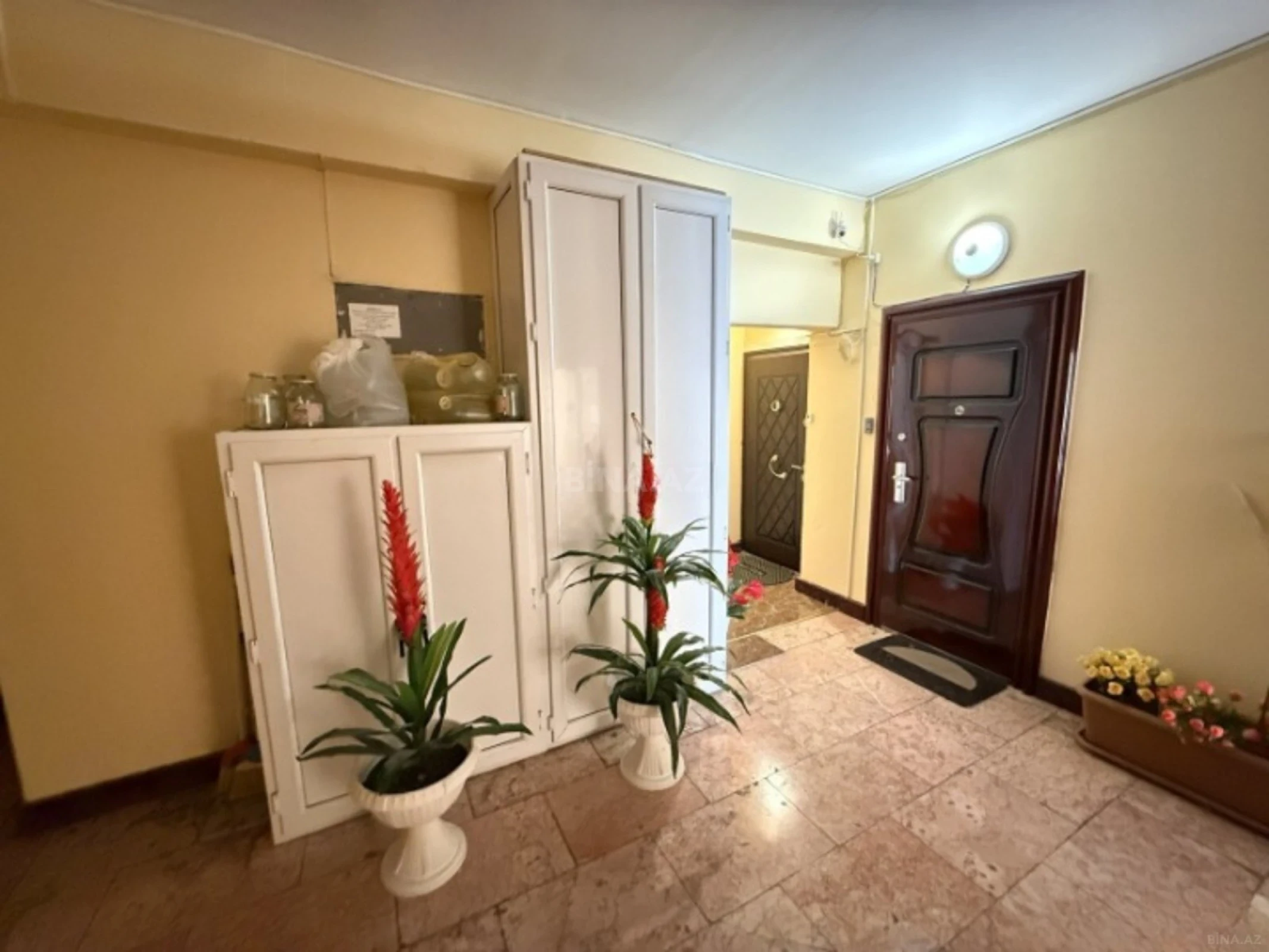 Satılır 2 otaqlı mənzil 92 m²