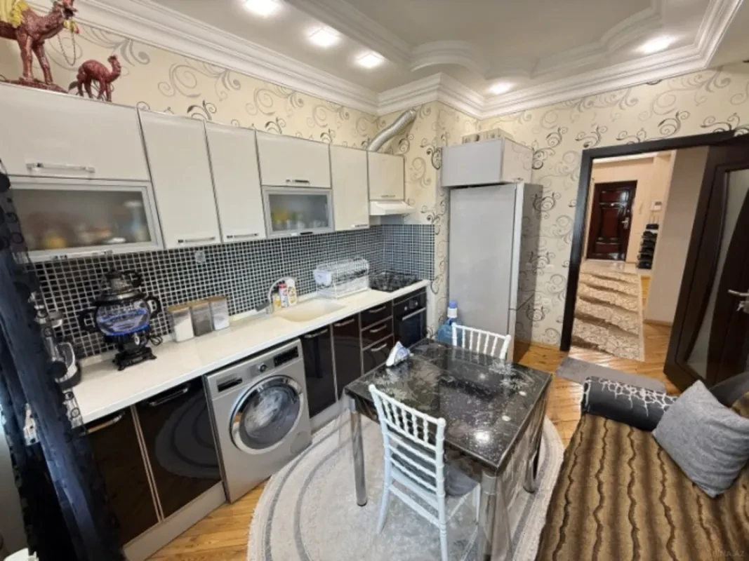 Satılır 2 otaqlı mənzil 92 m²