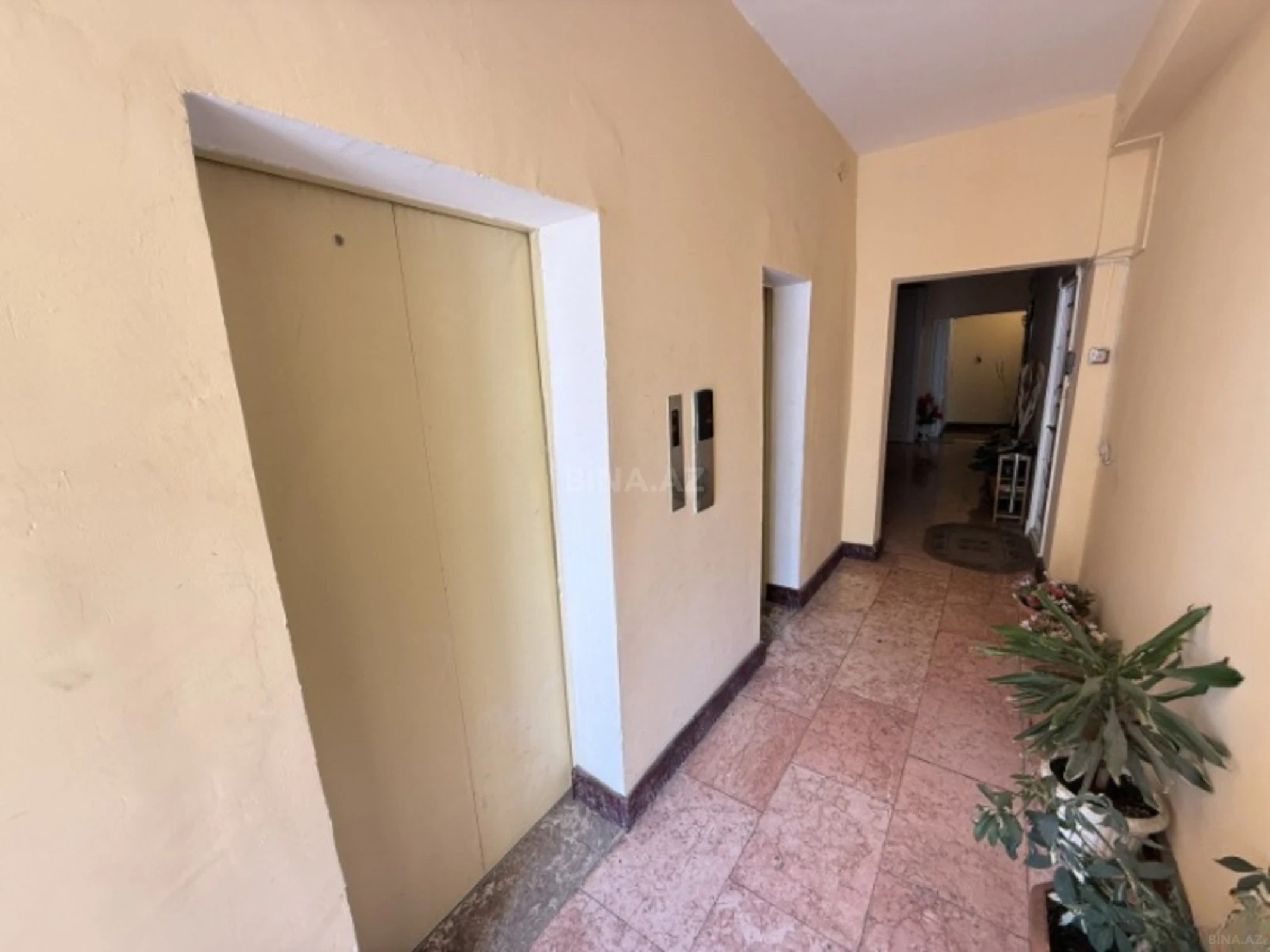 Satılır 2 otaqlı mənzil 92 m²