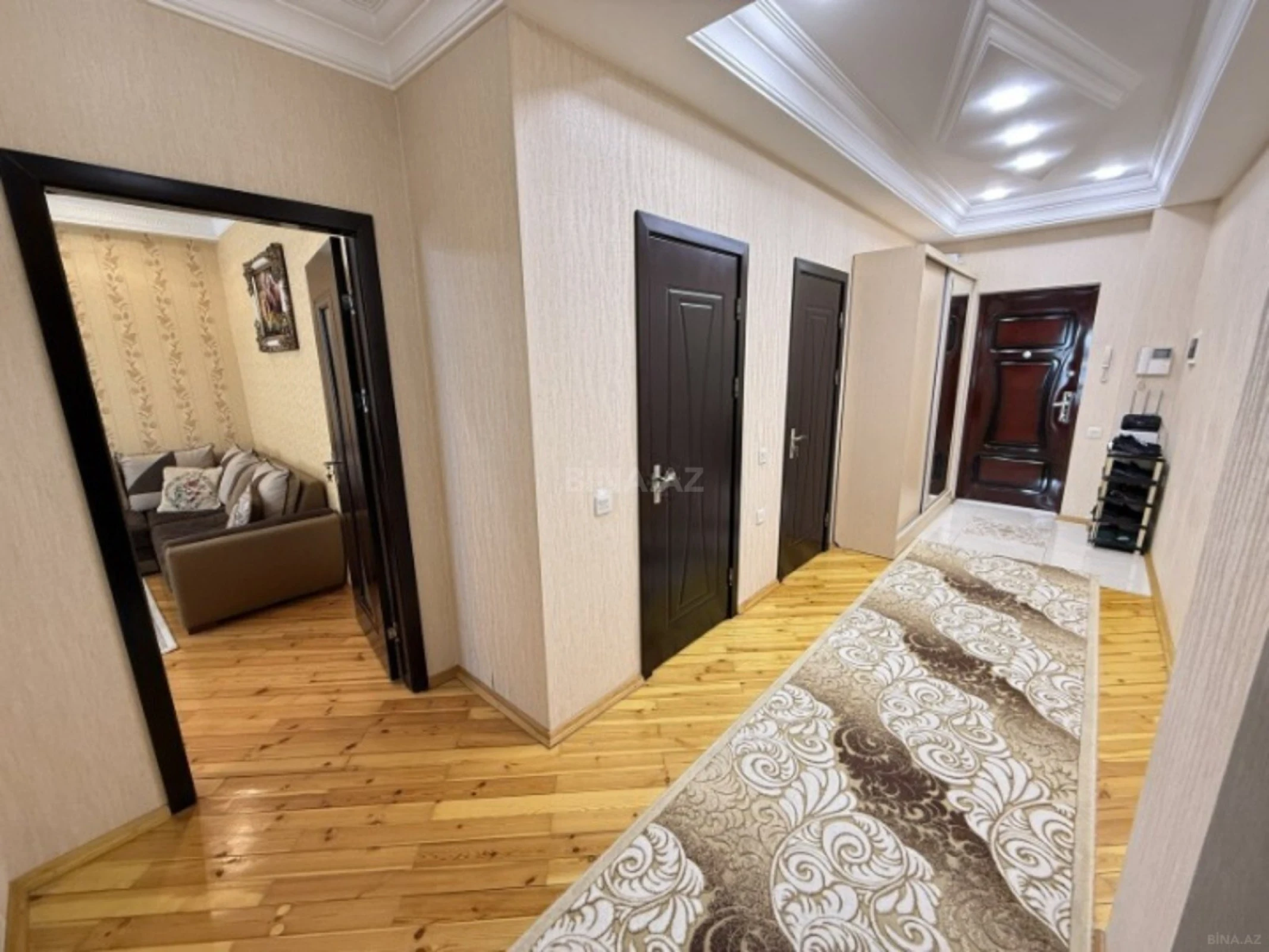 Satılır 2 otaqlı mənzil 92 m²