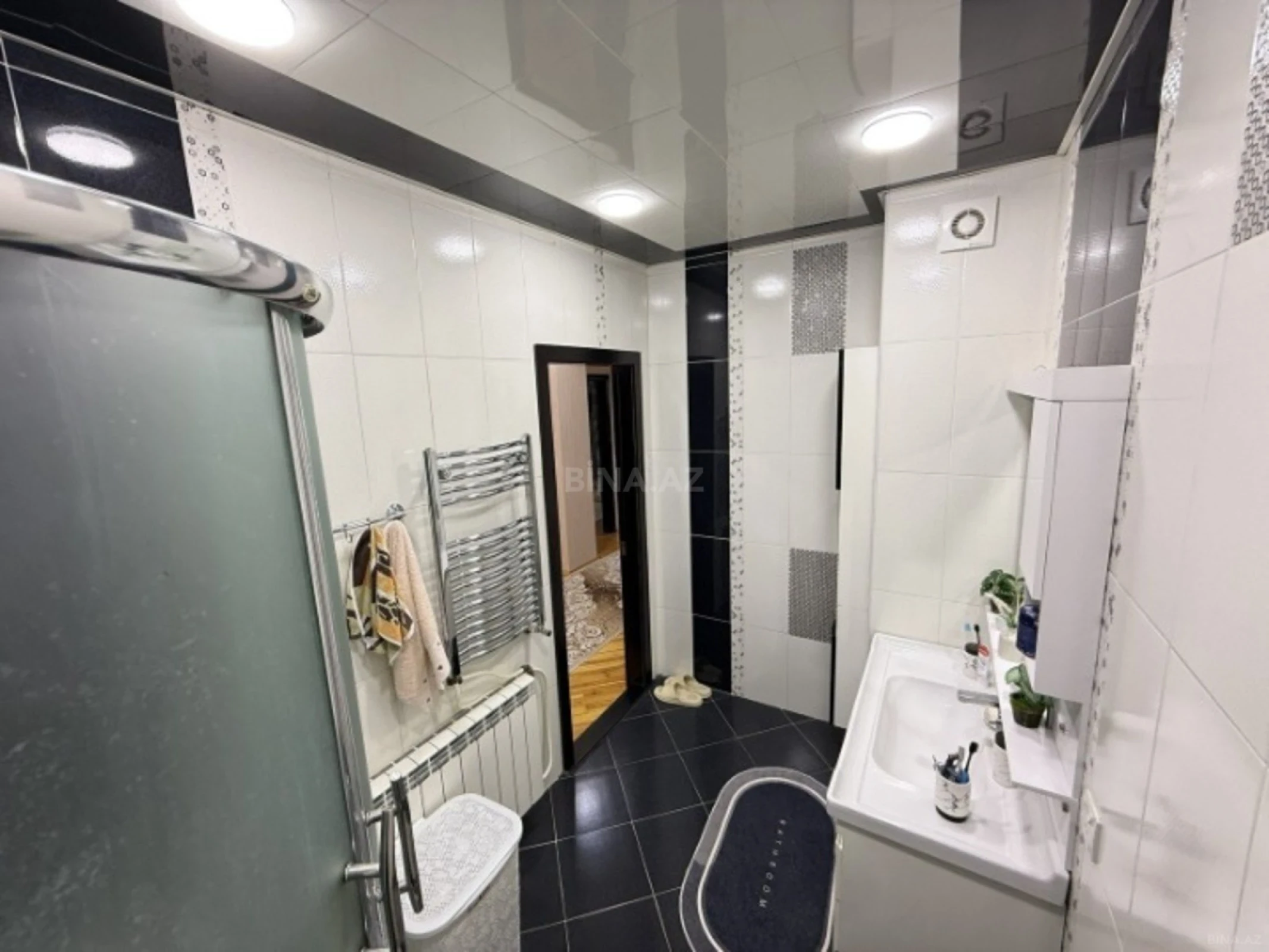 Satılır 2 otaqlı mənzil 92 m²