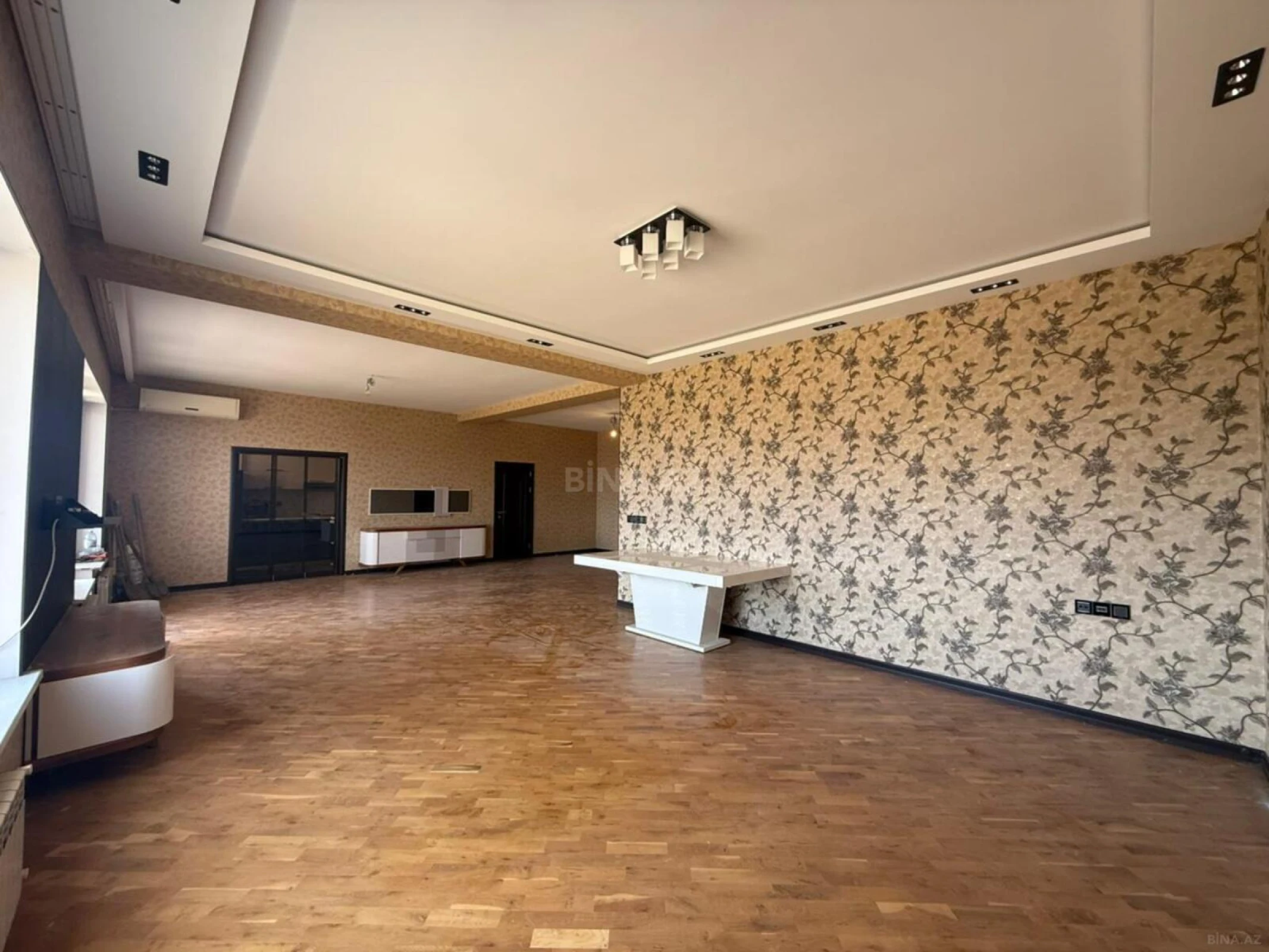 Satılır 5 otaqlı həyət evi 200 m²