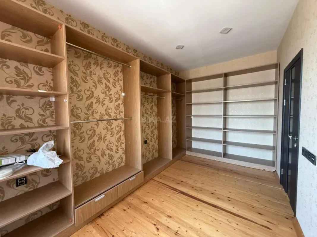 Satılır 5 otaqlı həyət evi 200 m²