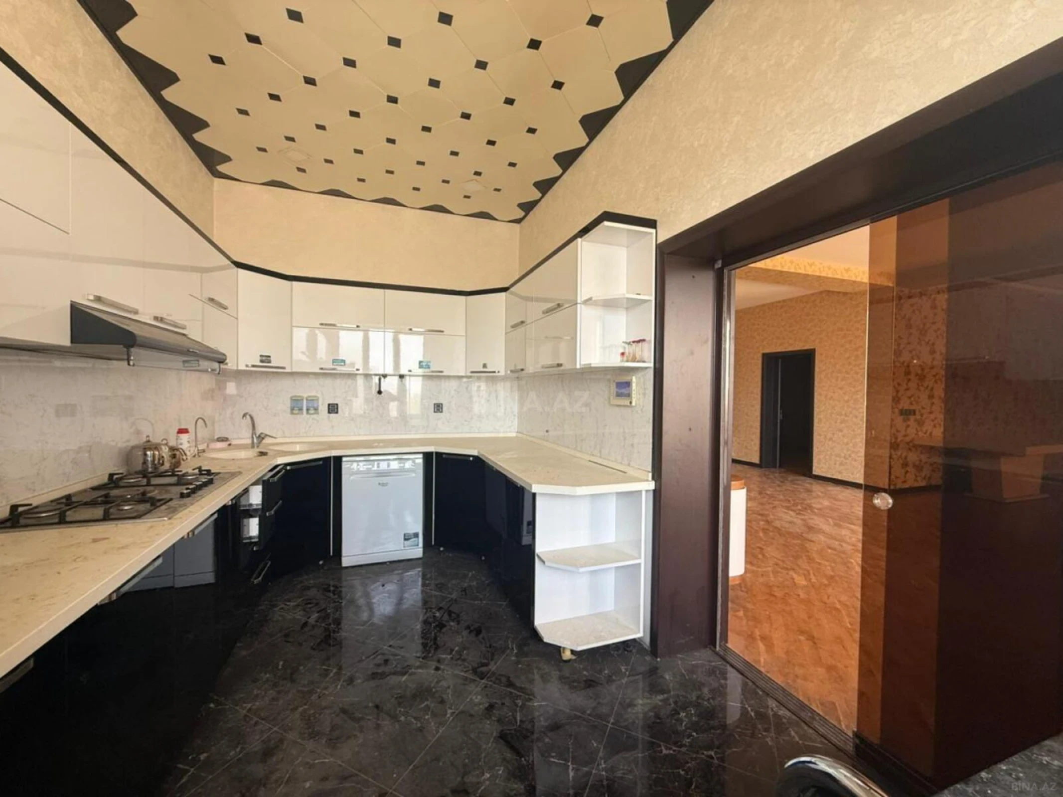 Satılır 5 otaqlı həyət evi 200 m²