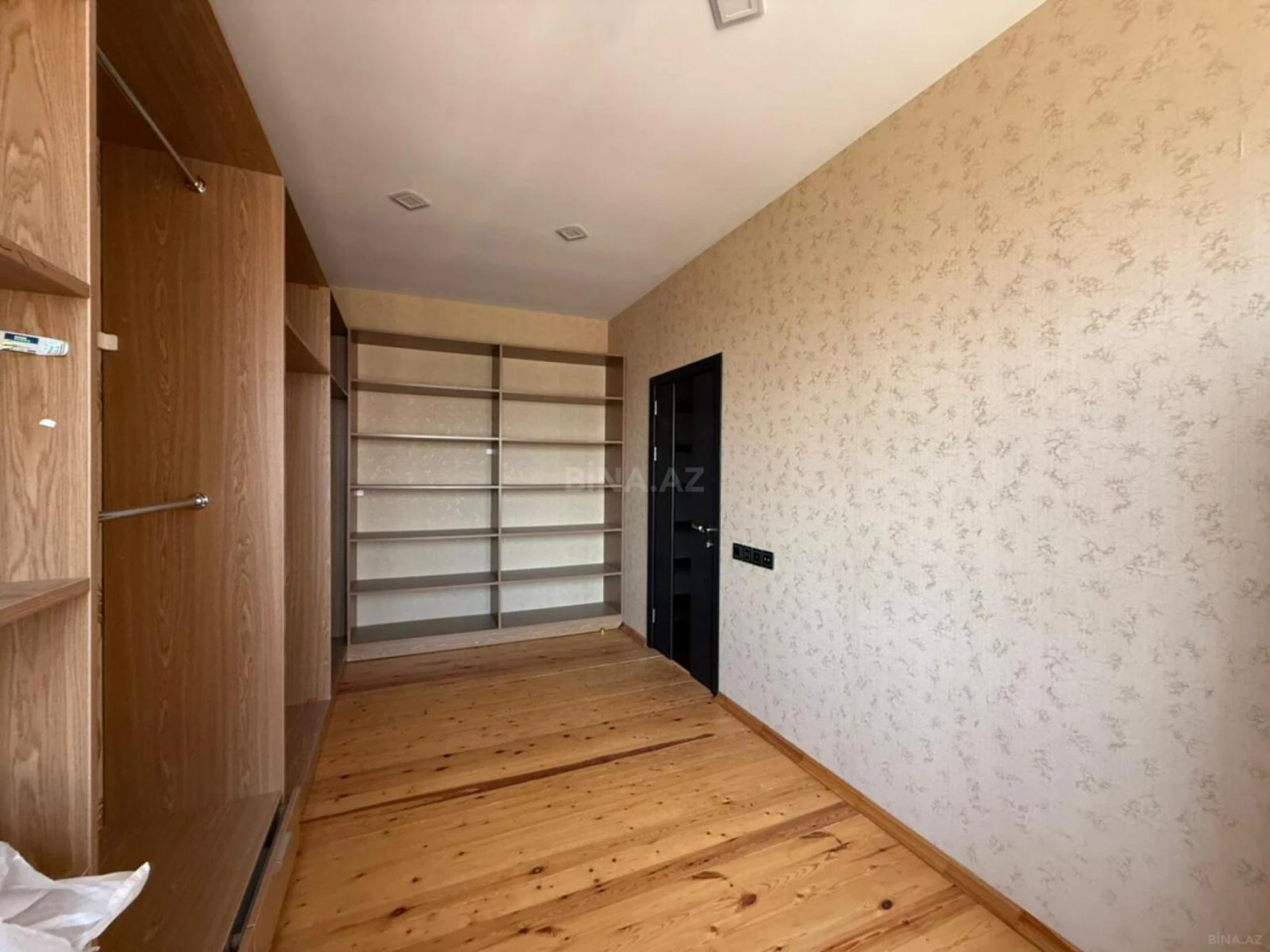Satılır 5 otaqlı həyət evi 200 m²