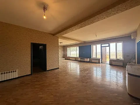Satılır 5 otaqlı həyət evi 200 m²