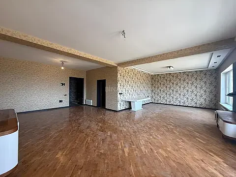 Satılır 5 otaqlı həyət evi 200 m²