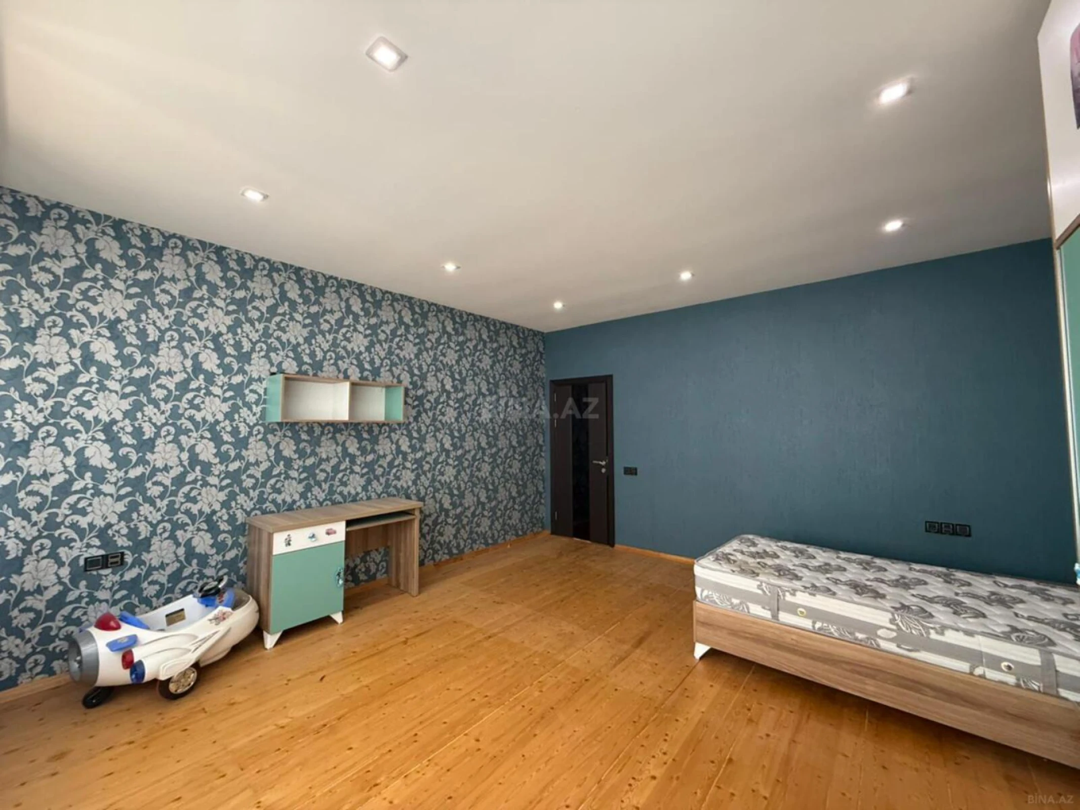 Satılır 5 otaqlı həyət evi 200 m²