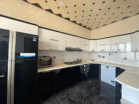 Satılır 5 otaqlı həyət evi 200 m²