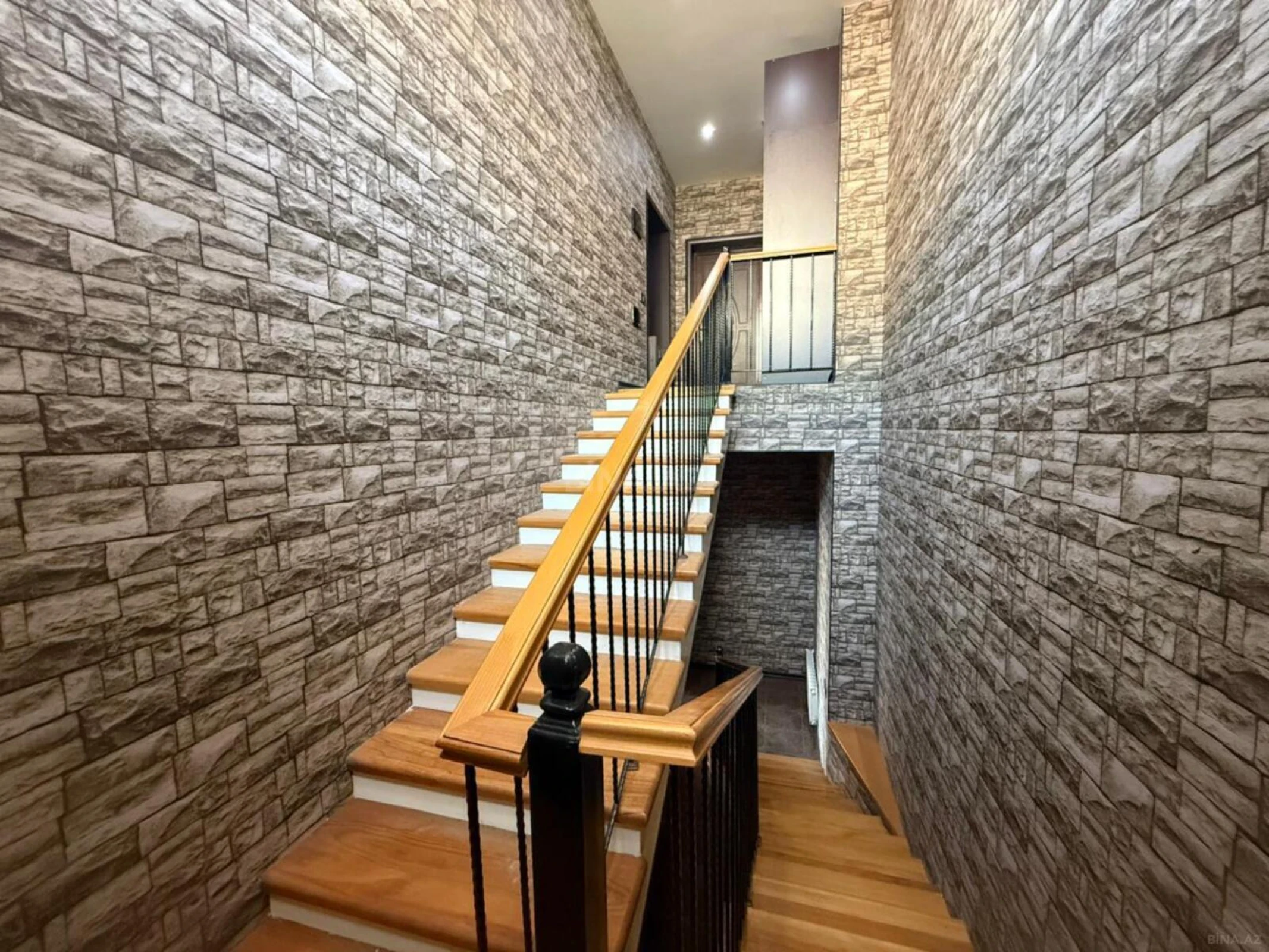 Satılır 5 otaqlı həyət evi 200 m²