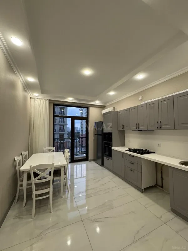 Kirayə verilir 2 otaqlı mənzil 85 m²