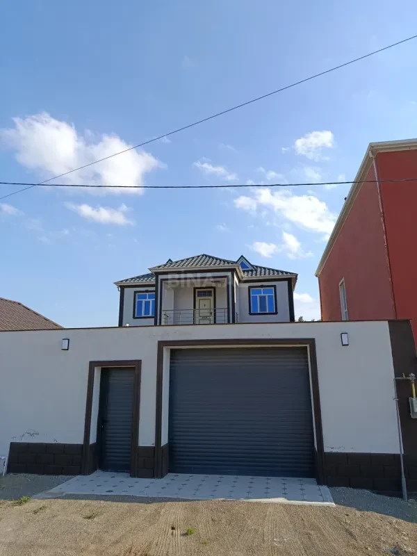 Satılır 6 otaqlı həyət evi 200 m²