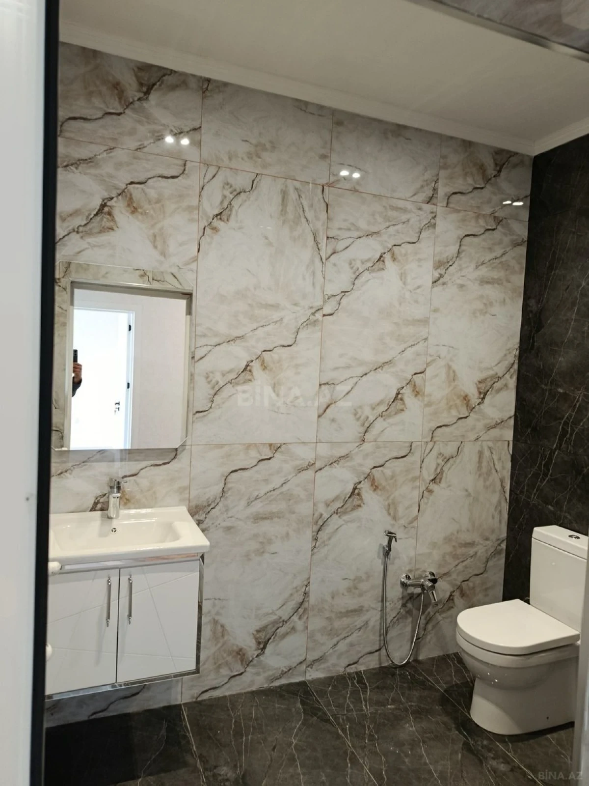 Satılır 6 otaqlı həyət evi 200 m²