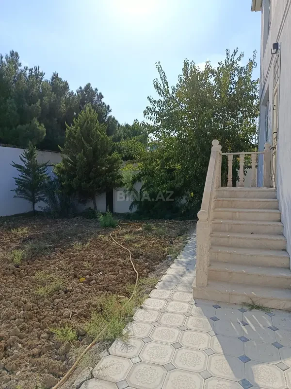 Satılır 6 otaqlı həyət evi 200 m²