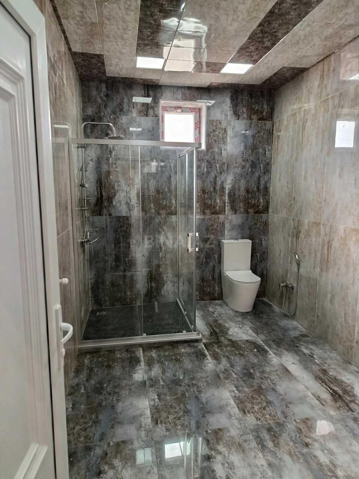 Satılır 6 otaqlı həyət evi 200 m²
