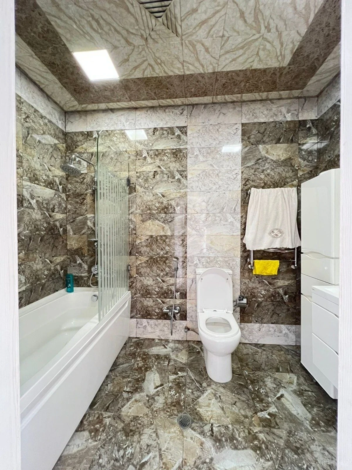 Kirayə verilir 2 otaqlı mənzil 70 m²