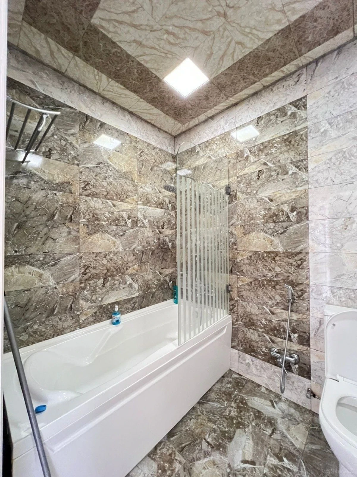 Kirayə verilir 2 otaqlı mənzil 70 m²