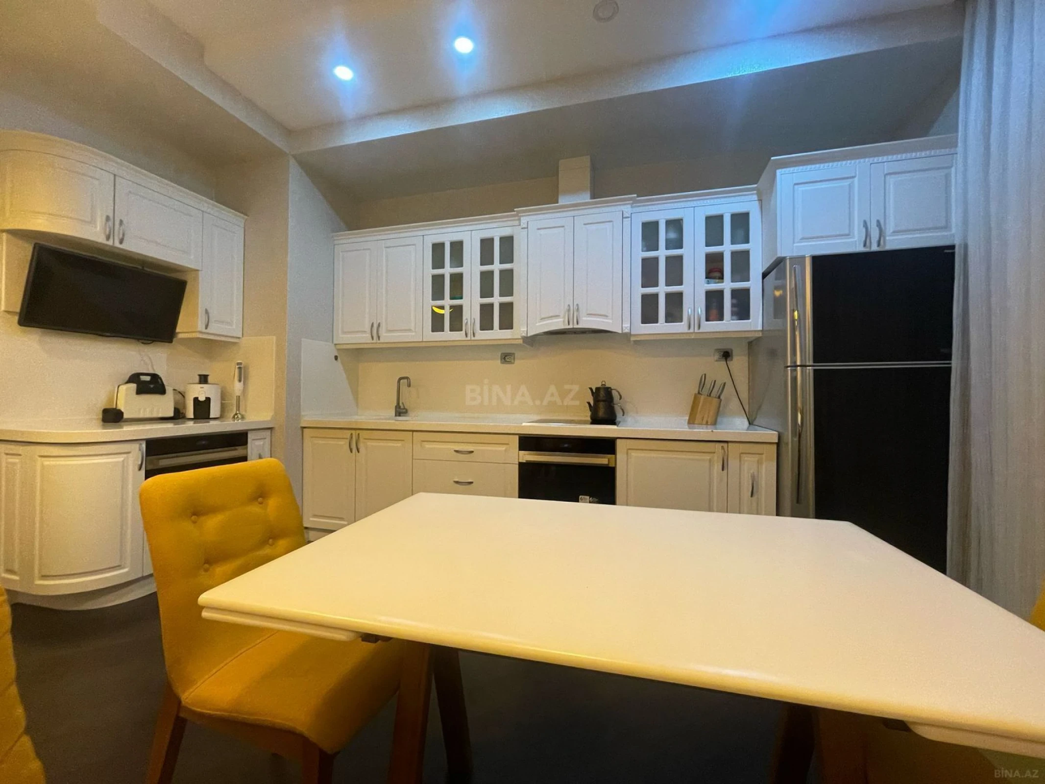 Kirayə verilir 3 otaqlı mənzil 160 m²