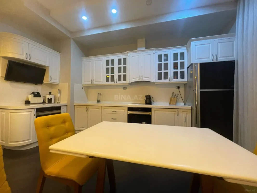 Kirayə verilir 3 otaqlı mənzil 160 m²